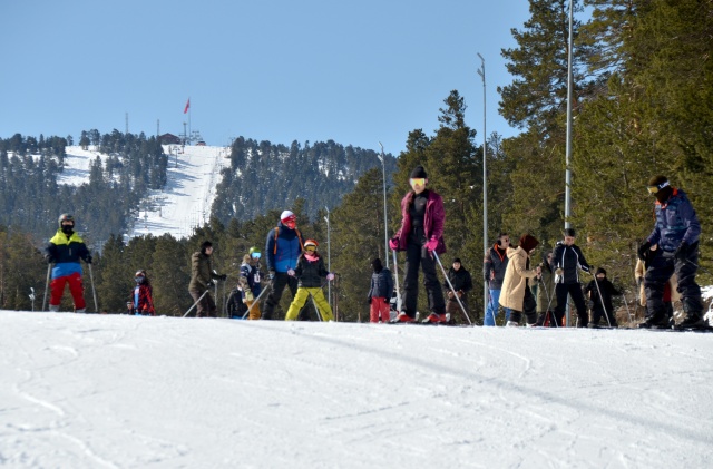 Cıbıltepe Kayak Merkezinde kayak keyfi devam ediyor 17