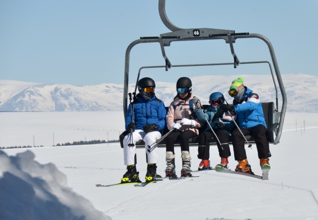 Cıbıltepe Kayak Merkezinde kayak keyfi devam ediyor 1