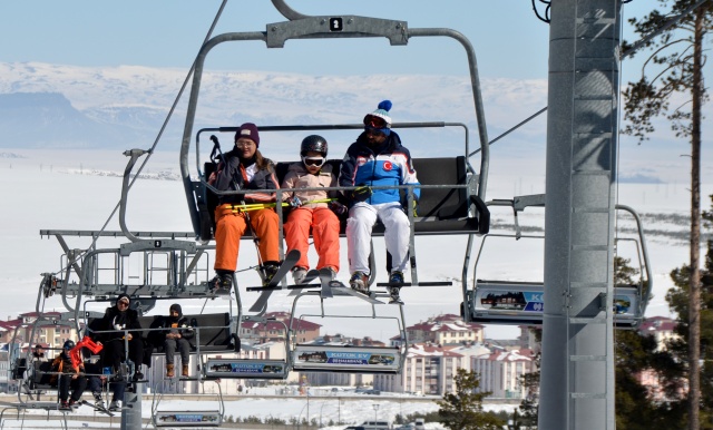 Cıbıltepe Kayak Merkezinde kayak keyfi devam ediyor 4