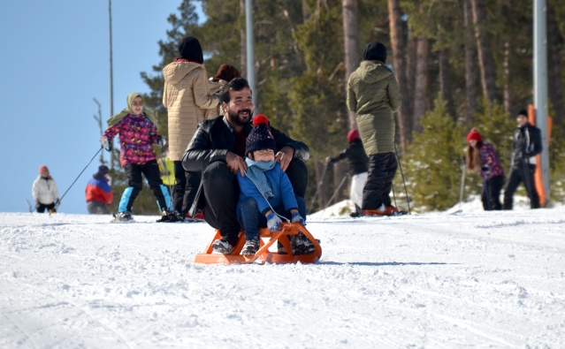 Cıbıltepe Kayak Merkezinde kayak keyfi devam ediyor 8