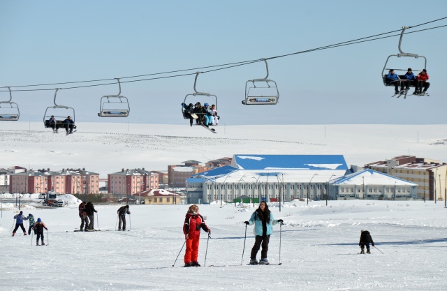 Cıbıltepe Kayak Merkezinde kayak keyfi devam ediyor 12