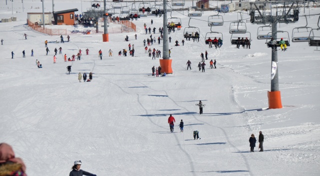 Cıbıltepe Kayak Merkezinde kayak keyfi devam ediyor 13