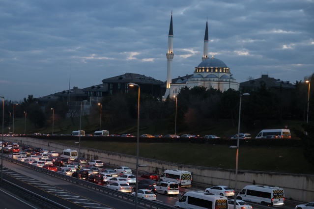 İstanbul'da yasak bitti,  trafik tıkandı! 1
