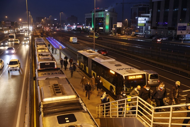 İstanbul'da yasak bitti,  trafik tıkandı! 7