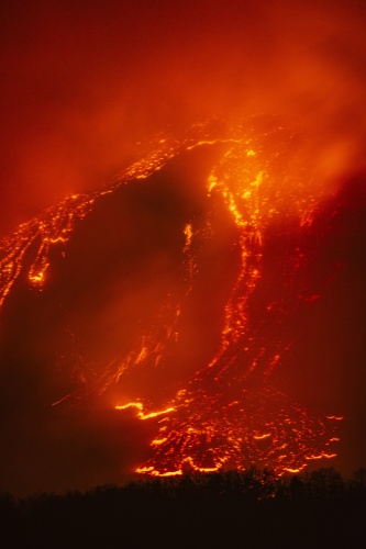 Etna Yanardağı lav püskürtmeye devam ediyor 8