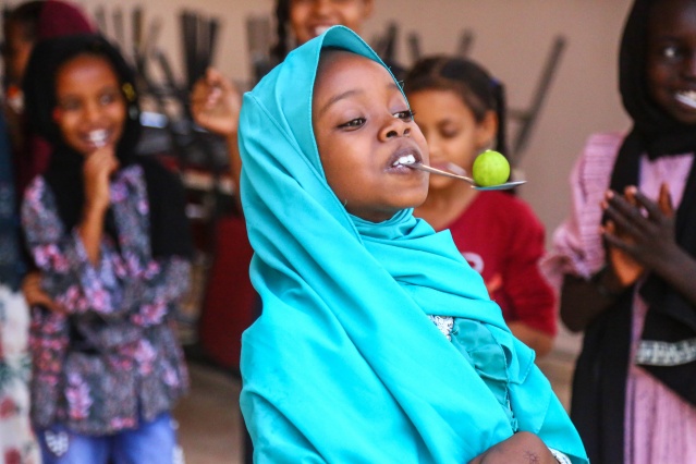 Hayrat Derneği,  Türk hayırseverlerin yardımlarıyla yüzlerce yetimin hamiliğini yapıyor 7