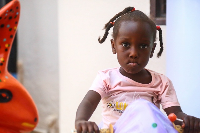 Hayrat Derneği,  Türk hayırseverlerin yardımlarıyla yüzlerce yetimin hamiliğini yapıyor 1