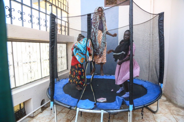 Hayrat Derneği,  Türk hayırseverlerin yardımlarıyla yüzlerce yetimin hamiliğini yapıyor 13