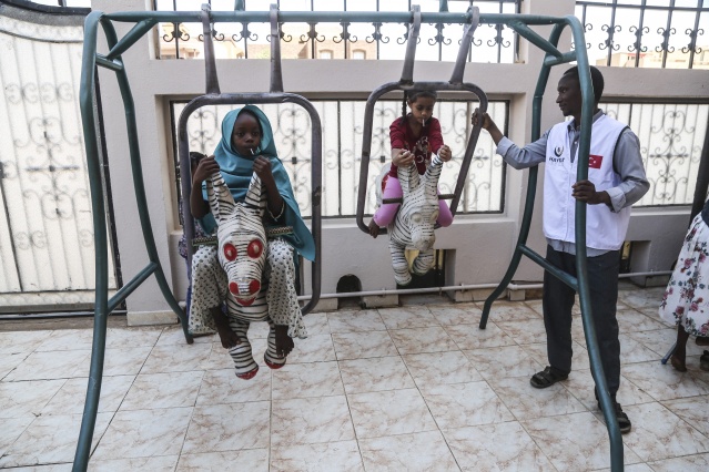 Hayrat Derneği,  Türk hayırseverlerin yardımlarıyla yüzlerce yetimin hamiliğini yapıyor 14