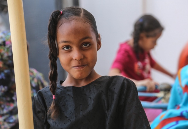 Hayrat Derneği,  Türk hayırseverlerin yardımlarıyla yüzlerce yetimin hamiliğini yapıyor 17