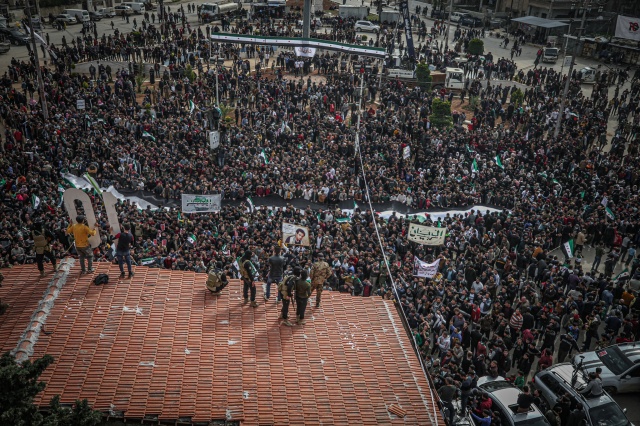 İç savaşın 11. yılına girdiği Suriye'de gösteriler düzenlendi 12