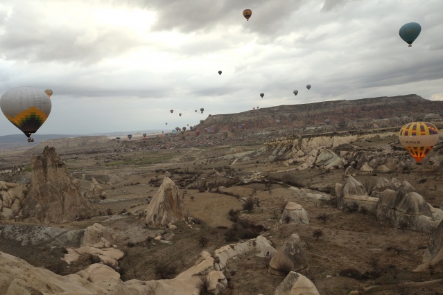 Turistler,  Kapadokya'yı gökyüzünden keşfediyor 7