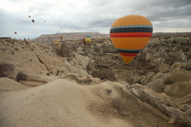 Turistler,  Kapadokya'yı gökyüzünden keşfediyor 5