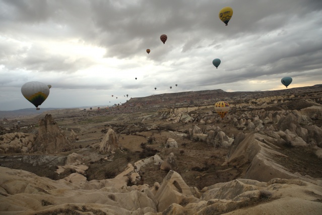 Turistler,  Kapadokya'yı gökyüzünden keşfediyor 6