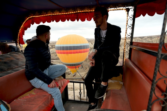 Turistler,  Kapadokya'yı gökyüzünden keşfediyor 2
