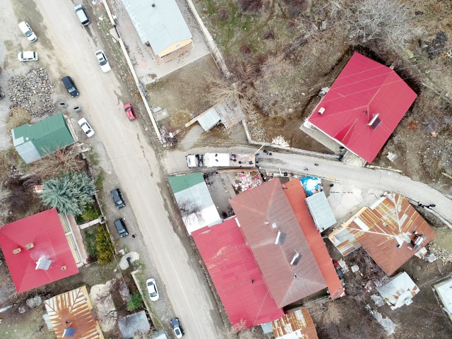 Bingöl'ün Elmalı köyü sakinleri İdlib'deki yetimler için yardım malzemesi topladı 6