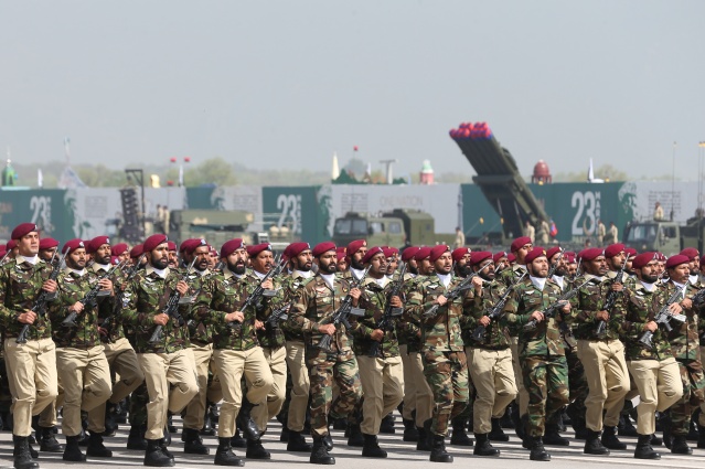 Pakistan Milli Günü'nde askeri geçit töreni 12