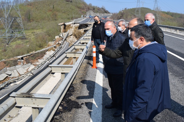 Düzce-Zonguldak yolunda çökme 3