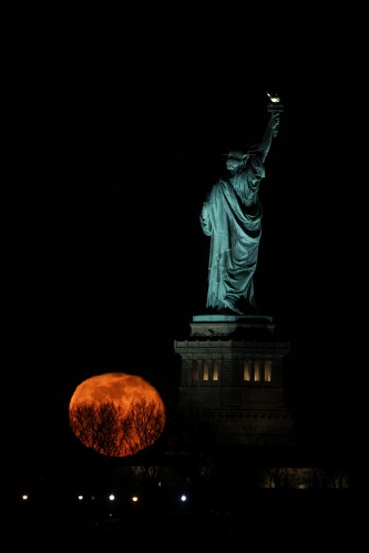 New York'da beliren dolunay,  görsel şölen sundu 7