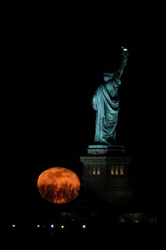 New York'da beliren dolunay,  görsel şölen sundu 10