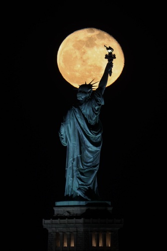 New York'da beliren dolunay,  görsel şölen sundu 3