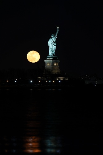 New York'da beliren dolunay,  görsel şölen sundu 9