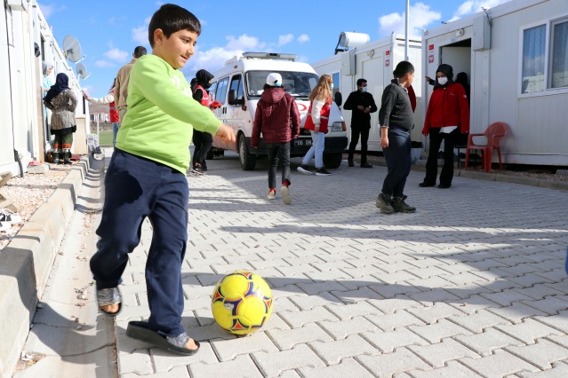 Depremzede çocukların hayallerini Kızılay gönüllüleri gerçekleştiriyor 8