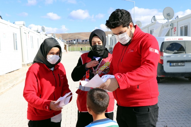 Depremzede çocukların hayallerini Kızılay gönüllüleri gerçekleştiriyor 6