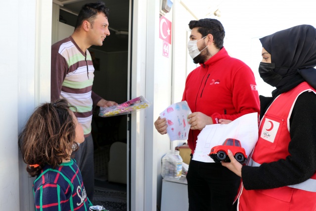 Depremzede çocukların hayallerini Kızılay gönüllüleri gerçekleştiriyor 2