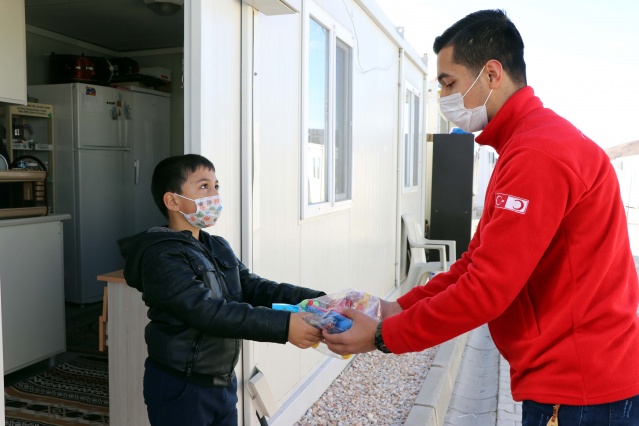 Depremzede çocukların hayallerini Kızılay gönüllüleri gerçekleştiriyor 4