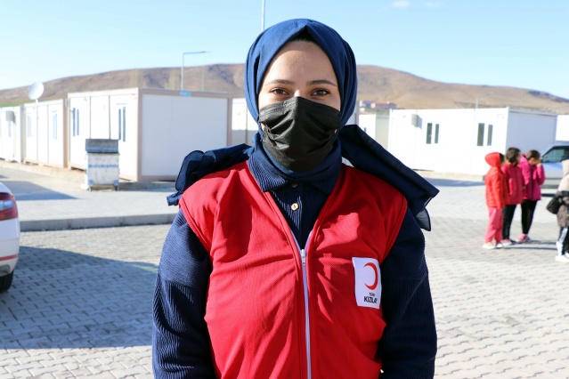 Depremzede çocukların hayallerini Kızılay gönüllüleri gerçekleştiriyor 7