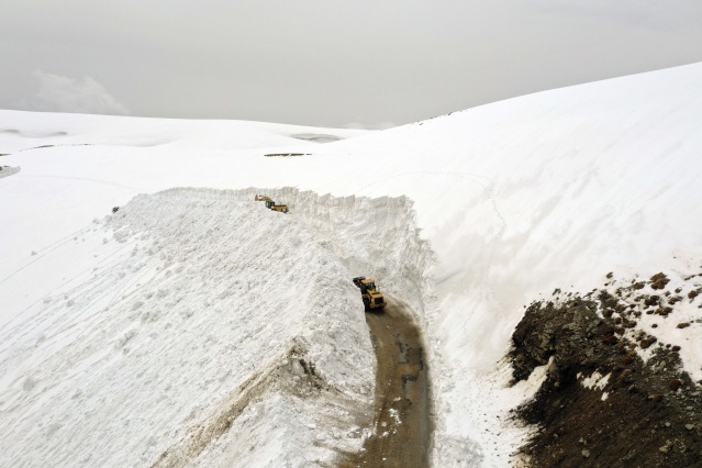 Muş'ta 4 aydır kapalı olan alternatif köy yolu 7 günde açılabildi 18