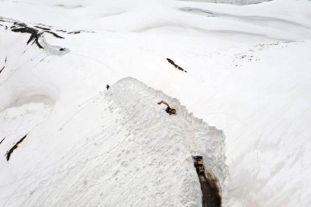 Muş'ta 4 aydır kapalı olan alternatif köy yolu 7 günde açılabildi 7