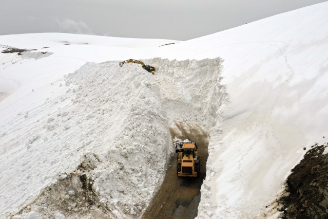 Muş'ta 4 aydır kapalı olan alternatif köy yolu 7 günde açılabildi 13