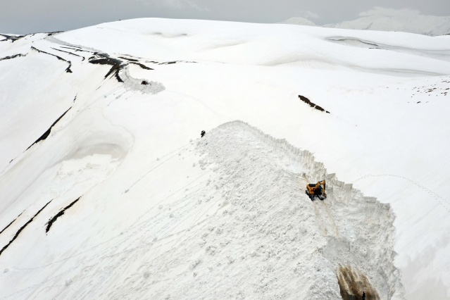 Muş'ta 4 aydır kapalı olan alternatif köy yolu 7 günde açılabildi 11