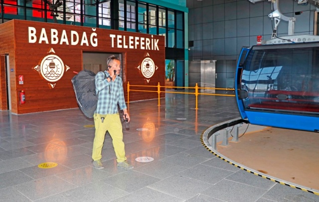 İşinden evine "uçarak" gidiyor 3