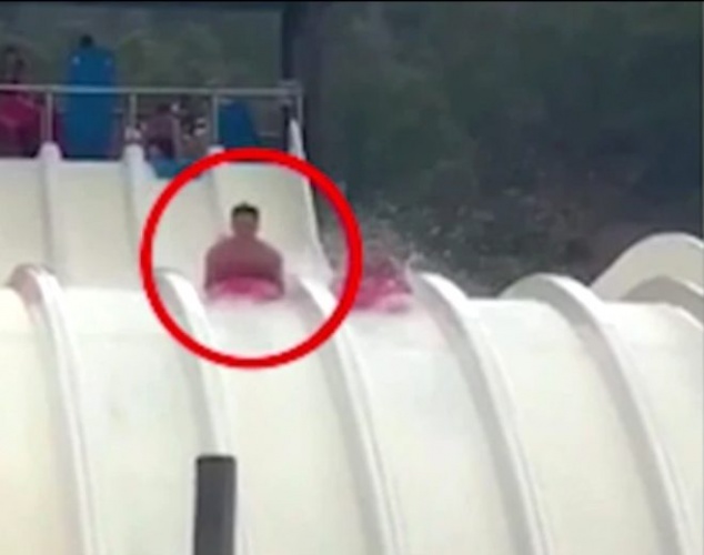 Eğlenmek için bindiği su kaydırağı felç etti! 1