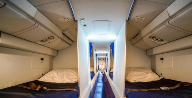 Yolcuların aklına bile gelmez! İşte uçaklarda kimsenin bilmediği bölme 1