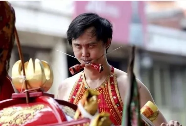 Dünyanın en korkunç festivali: Bakmak bile cesaret istiyor! 7