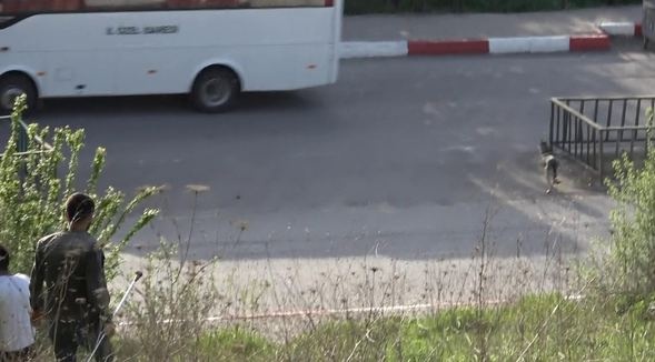 Mahalleli yakalamak için peşine düştü! Çocuk parkalarına da gidiyor 3