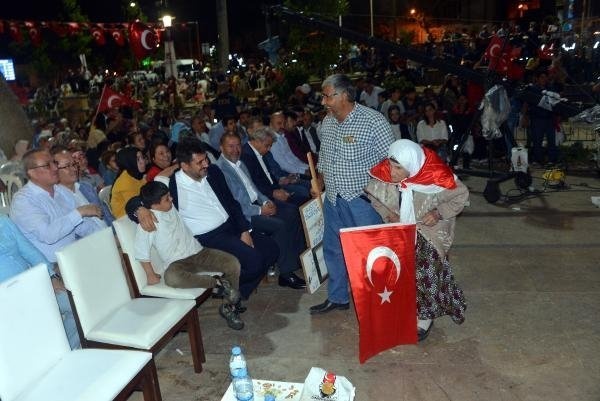 106 yaşında demokrasi nöbetine katıldı 4