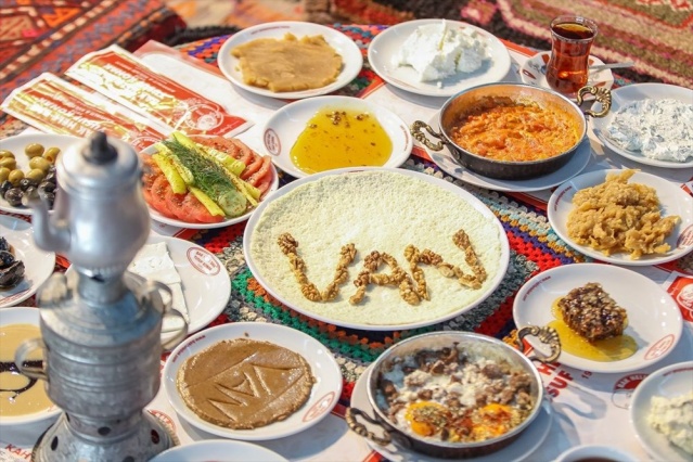 Sosyal medya "Dünya Kahvaltı Günü"nde Van kahvaltısı fotoğraflarıyla renklenecek 5