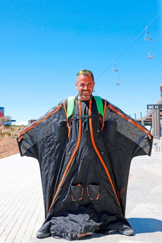 İşinden evine "uçarak" gidiyor 2