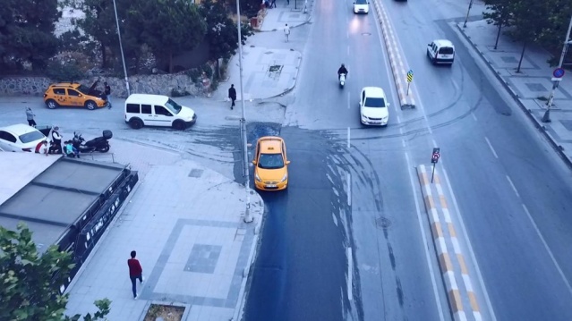 Esenyurt'ta rögarlardan yine mavi su fışkırdı 5