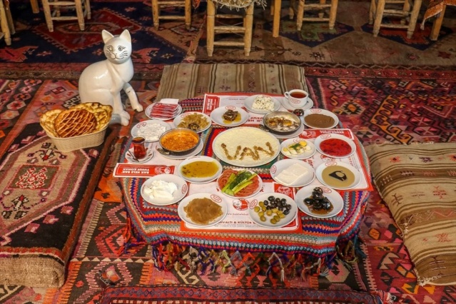 Sosyal medya "Dünya Kahvaltı Günü"nde Van kahvaltısı fotoğraflarıyla renklenecek 6