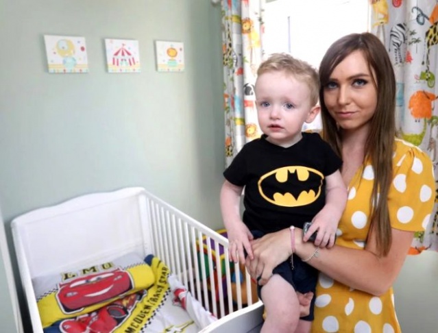 Yavru yarasa 2 yaşındaki çocuğun karyolasına girip,  kabusu yaşattı! 5