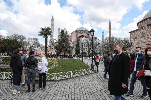 Sultahahmet'te turist yoğunluğu: Sosyal mesafeyi hiçe saydılar... 10