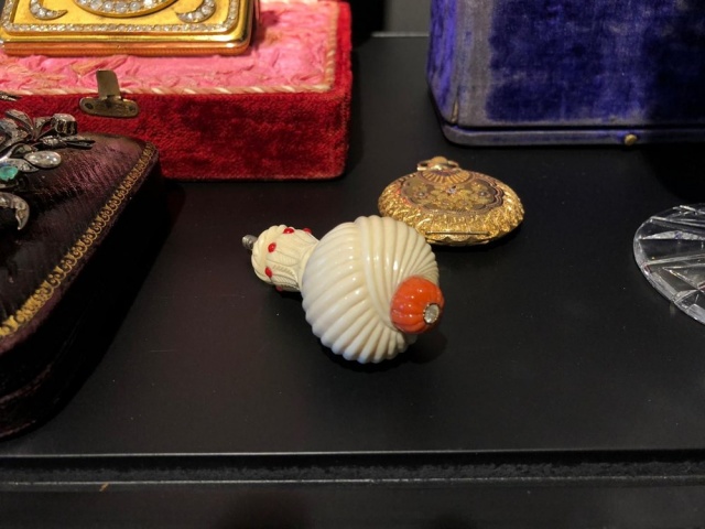 Osmanlı eserleri ve Atatürk'ün ceketi müzayedede 4