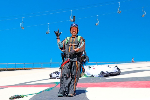 İşinden evine "uçarak" gidiyor 6