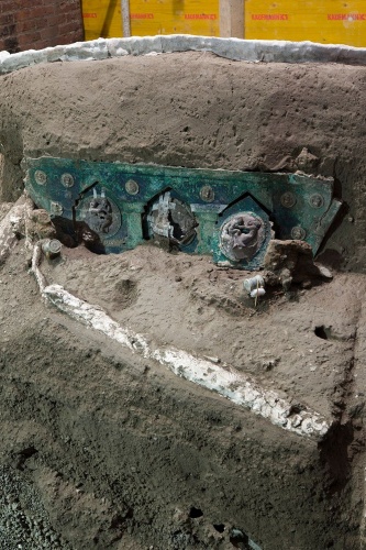 İtalya'da 2 bin yıllık dört tekerlekli tören arabası bulundu 7